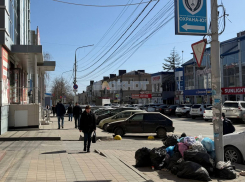 Кучи мусора лежат прямо в центре Шахт