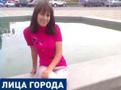Удивительные цветы из бисера делает шахтинская мастерица