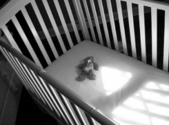 Невменяемая мать заморила голодом годовалую дочь