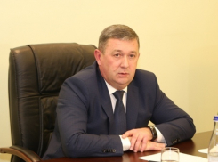 Судьба футбольного поля, детская стоматология, нелогичные оградки – сити-менеджер Шахт показал мастер-класс ухода от прямых ответов