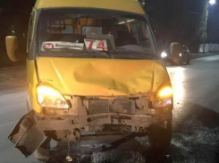 В Шахтах снова произошло серьезное ДТП с участием маршрутки