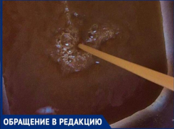 «Ни попить, ни покушать приготовить»: в Шахтах из кранов течет вода ржавого цвета