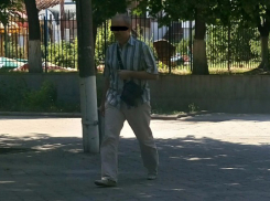 Шокирующие фотографии онаниста в центре  Новочеркасска вызвали бурное обсуждение в соцсетях