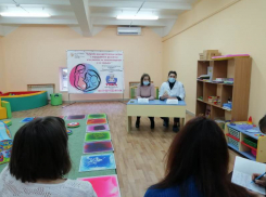 Родителям грудничков, в том числе и со статусом инвалидности, рассказали об особенностях ухода за младенцами