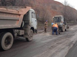 Асфальт льем, гарантий не даем: оправдывает ли себя новая методика в Шахтах