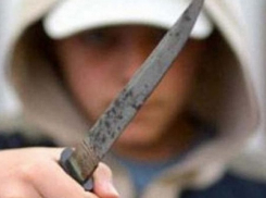 Двое 17-летних шахтинцев с помощью ножа отобрали у подростков телефон и часы