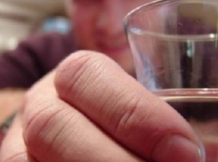 В Шахтах мужчина зарезал соседа за отказ выпить с ним водки