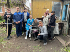 Навели порядок и поздравили с праздником: студенты профессионального училища оказали помощь шахтинским ветеранам