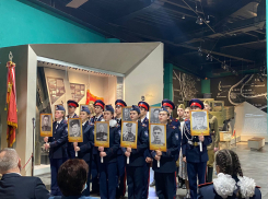 Исторические зарисовки представили кадеты на уроке мужества