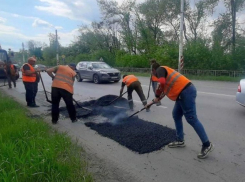 Прокуратура и суд в Шахтах обязали администрацию города отремонтировать дорогу на Парковой