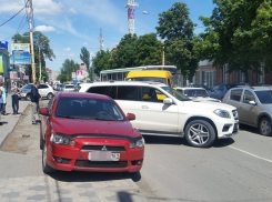 Массовая авария с участием четырех автомобилей в Шахтах попала на видео