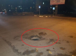 Два месяца «ловит» машины открытый люк в Шахтах