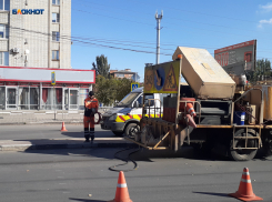 Сделают или нет: в ходе опроса по поводу ремонта дороги высказались прохожие по Советской шахтинцы 