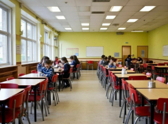 143,8 млн рублей в 2026 году выделили на бесплатное питание школьников в Шахтах