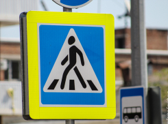 В поселке ХБК на пешеходном переходе сбили женщину