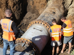 Авария на метровом водоводе оставила без воды 16 тысяч шахтинцев