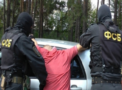 Взятку в 200 тысяч рублей предложили шахтинцы полицейскому за возврат арестованной машины и 15 тысяч сигарет 