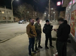 Несовершеннолетних подростков поймали в ходе ночного рейда в Шахтах