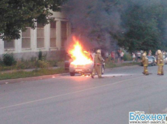 В Шахтах загорелся автомобиль