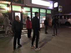 «Если выживем, ответим»: уставшие фармацевты отреагировали на вопрос о медицинских масках