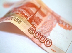 За букет цветов в Шахтах женщина расплатилась пятитысячной фальшивкой