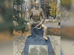 Вандал, разгромивший памятник защитникам отечества в Красном Сулине, отправится на принудительное лечение