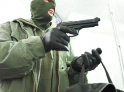 В Шахтах 23-летний парень в маске пытался ограбить кассира организации