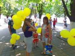  Жителям Шахт раздали «февроньки» 
