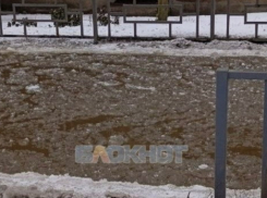 Канализационное болото образовалось на поселке Нежданная у церкви в Шахтах