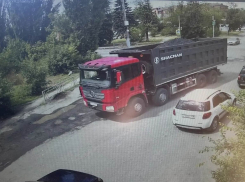 Водителя большегруза, провозившего по улицам Шахт щебень без полога, оштрафуют