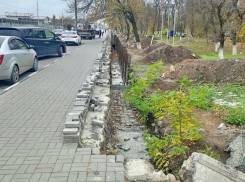Ограждение больничного городка пообещали завершить к июлю