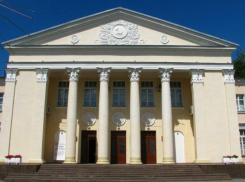 В полицию поступил звонок о заминировании Дворца Культуры в Каменоломнях