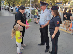 Шахтинские полицейские провели беседу с пешеходами 