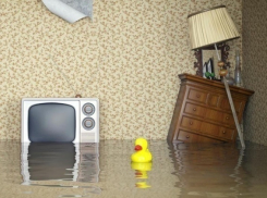 Пенсионерка отсудила у управляющей компании 100 тысяч на ремонт квартиры, залитой кипятком в Шахтах