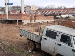 Реконструкция «Шахтера» снова задерживается