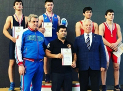 Шахтинские борцы одержали победу на первенстве России в Омске