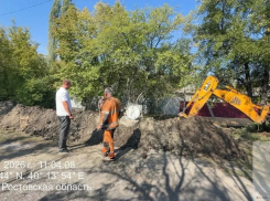 Аварийный участок водопровода на улице Элеваторная в Шахтах начали менять