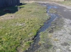 Шахтинцы уже два месяца страдают от проблем с водоснабжением из-за аварии на трубопроводе