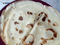 Шахтинские зятья угощают своих тещ блинами: на пятый день масленицы – сплошные эксперименты