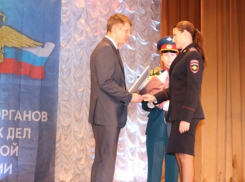 В Шахтах с профессиональным праздником поздравили полицейских