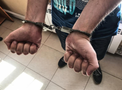 «Дал позвонить»: добрый шахтинец лишился телефона и денег 