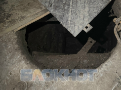 Открытый люк в центре Шахт представляет опасность 