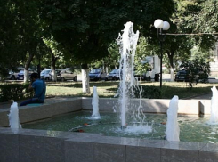 В Шахтах на площади Ленина заработал фонтан