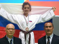 Воспитанница шахтинского тренера завоевала золото по каратэ
