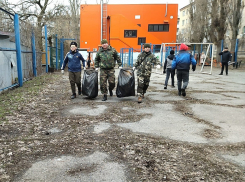 Взяли и убрали: проблемную площадку привели в порядок казаки и волонтеры