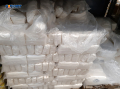 Назад сахар принимать не будем, шутят поставщики: шахтинцам не стоит панически сметать его с полок магазинов