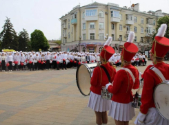 Трогательный праздник на Арбате: акция «Спасибо» порадовала шахтинских ветеранов