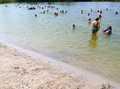 В течение купального сезона на донских водоемах спасено 33 человека