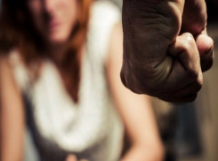 Обезображена на всю жизнь: удар стулом на вечеринке лишил шахтинку красоты