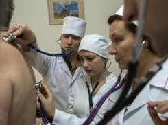 Желающие работать в Шахтах молодые врачи получат полмиллиона рублей